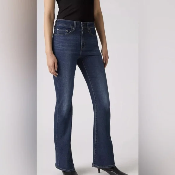 NWT 726 Levi’s High Rise Flare Women's Blue Jeans, size 30x32 - Picture 8 of 10